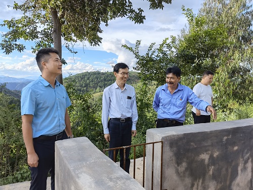 ������������ʯ����ţ����չ������˵���